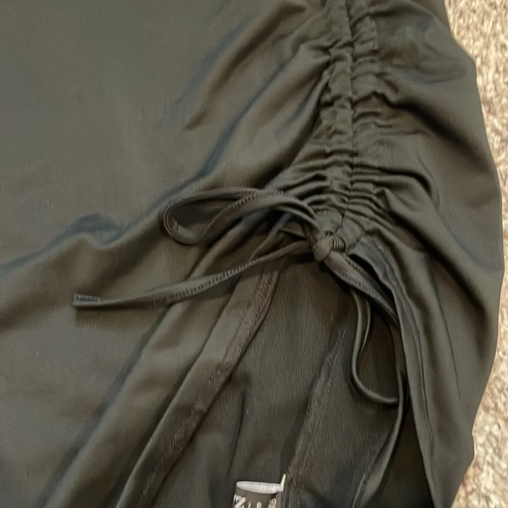 Zaful Black Cinched Midi Skirt - Picture 2 of 10